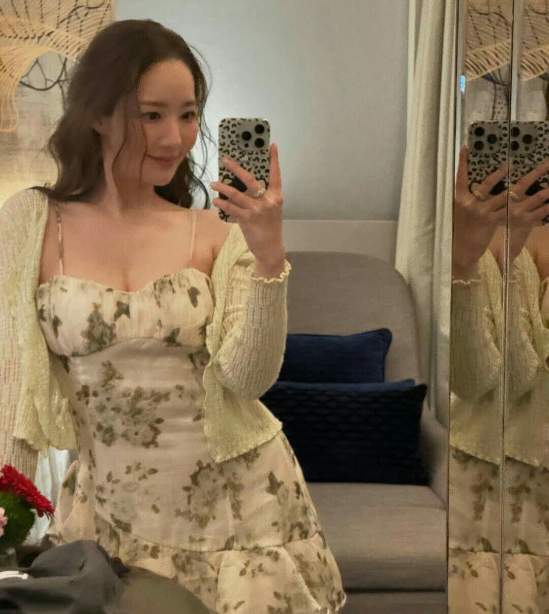 Behind-the-scenes cut of Park Minyoung