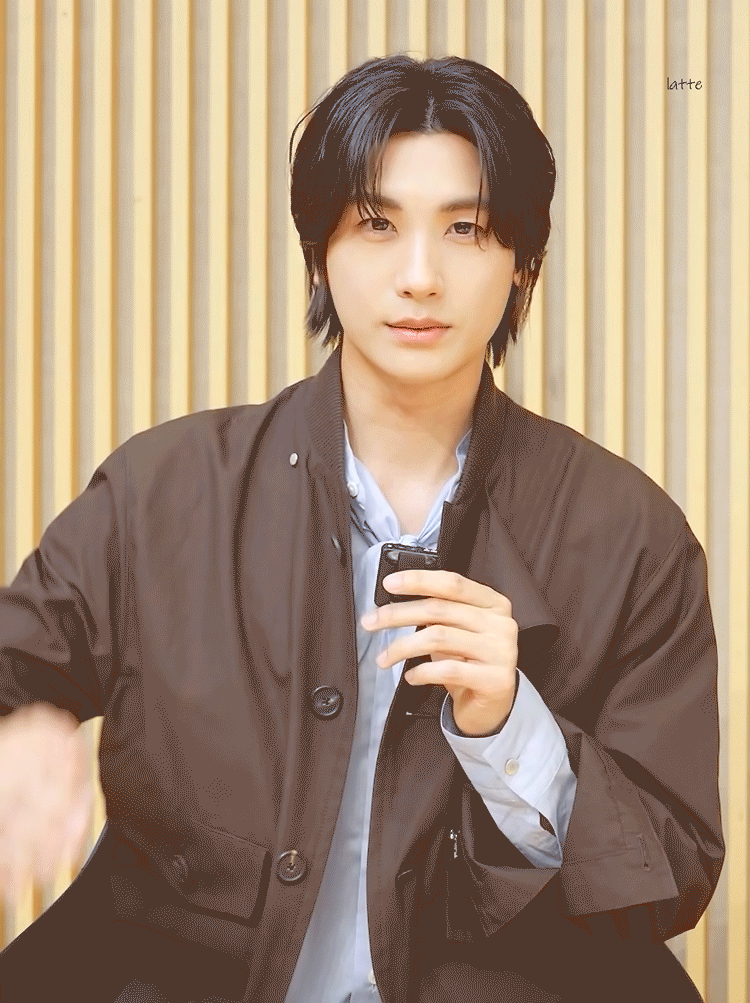 Behind-the-scenes cut of Park Hyungsik