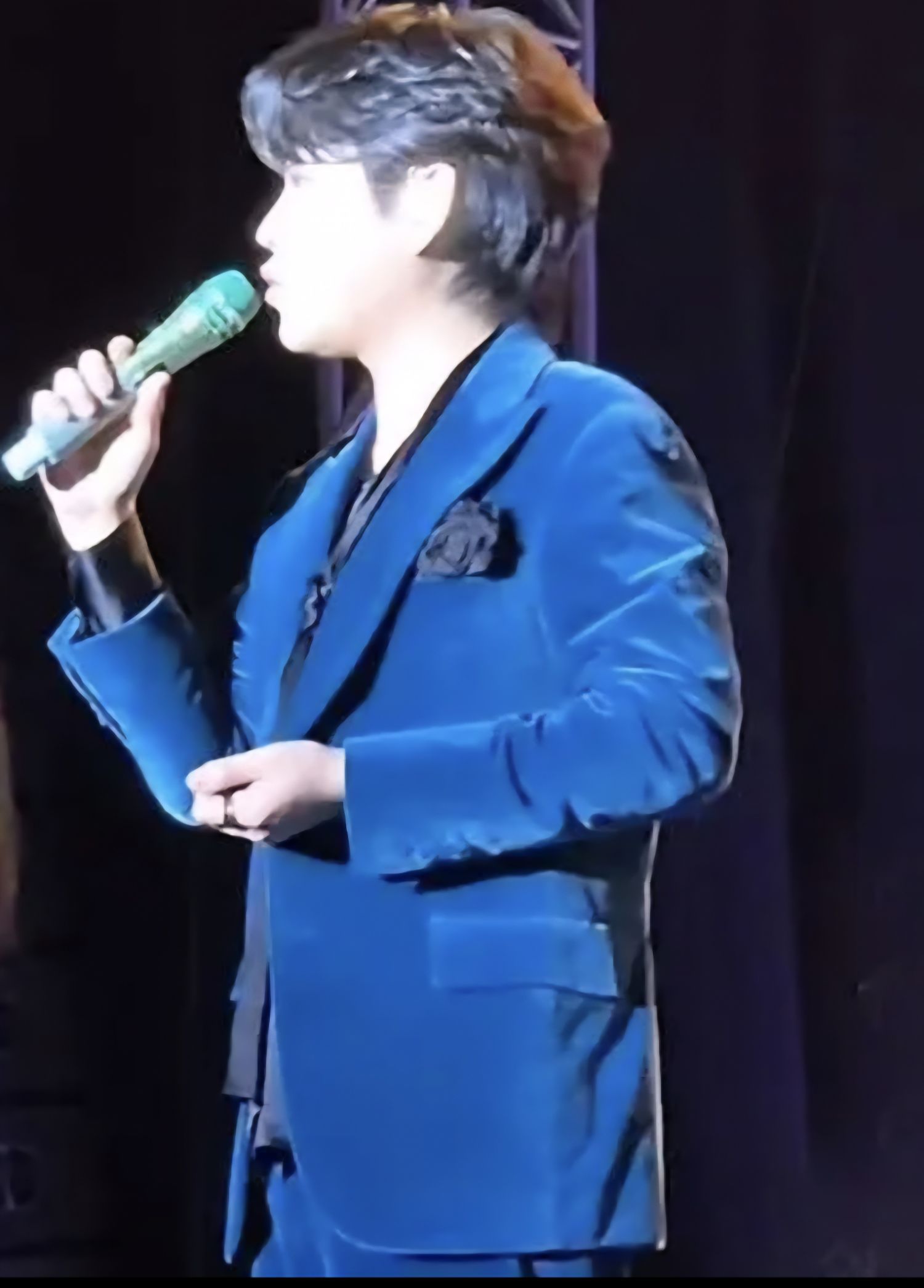 A moment captured by a fan of Hwang Youngwoong