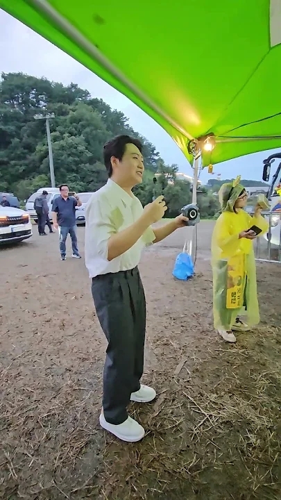 Special wallpaper made by Min Soohyun's fans