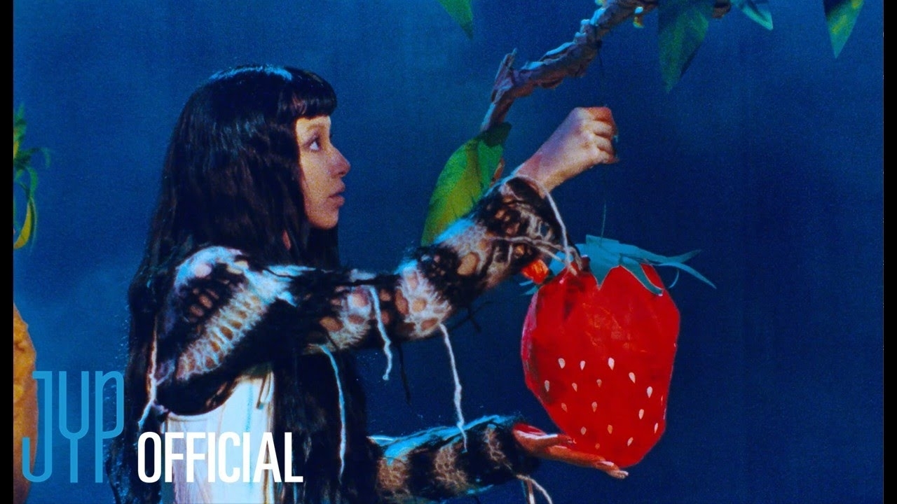 Recent activity shot of Moon Chaewon