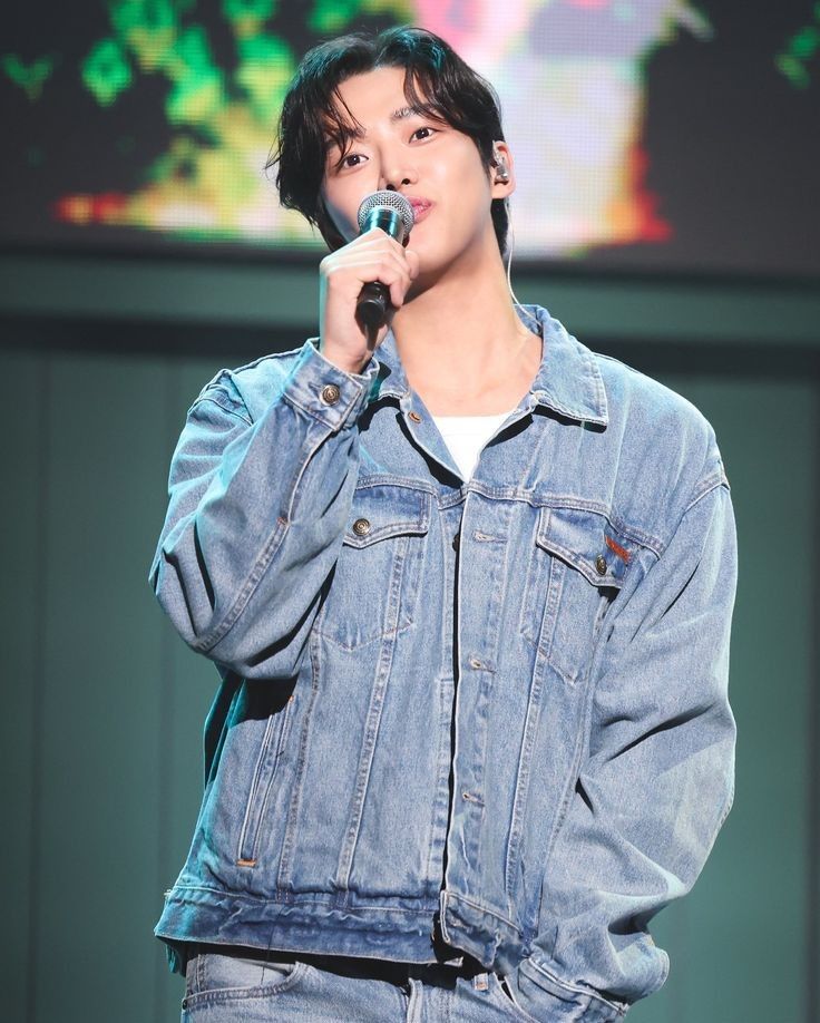 A moment captured by a fan of Rowoon