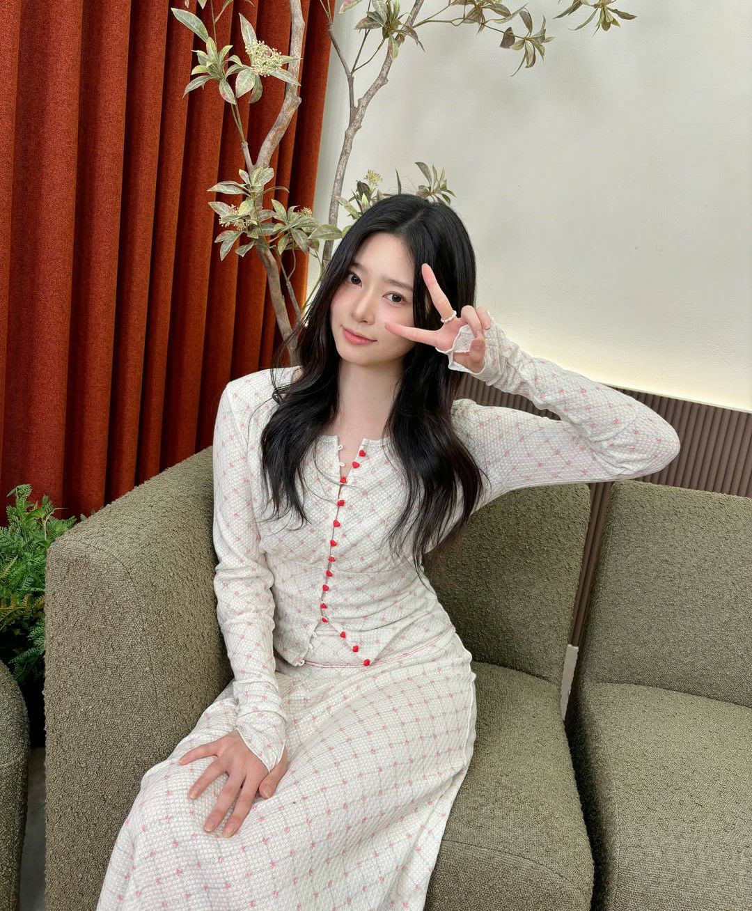 Behind-the-scenes cut of Kim Minju