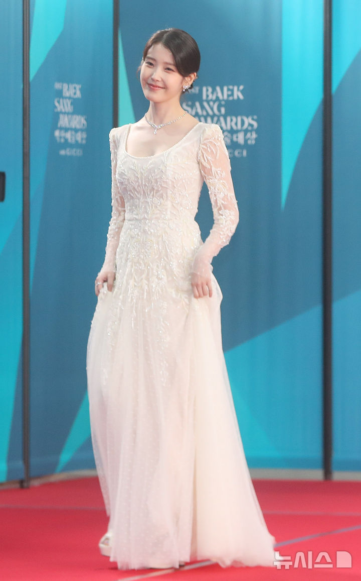 Behind-the-scenes cut of IU