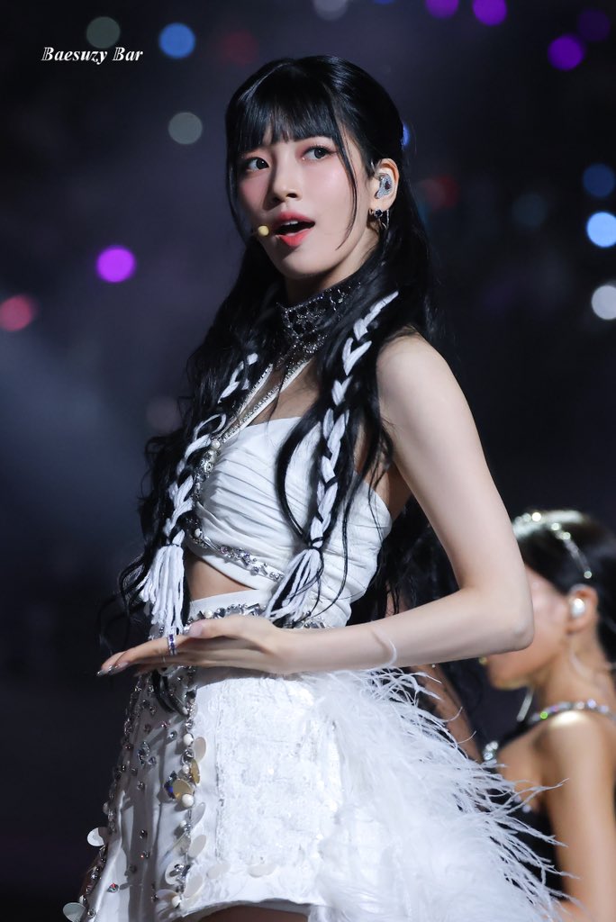 Behind-the-scenes cut of Bae Suzy