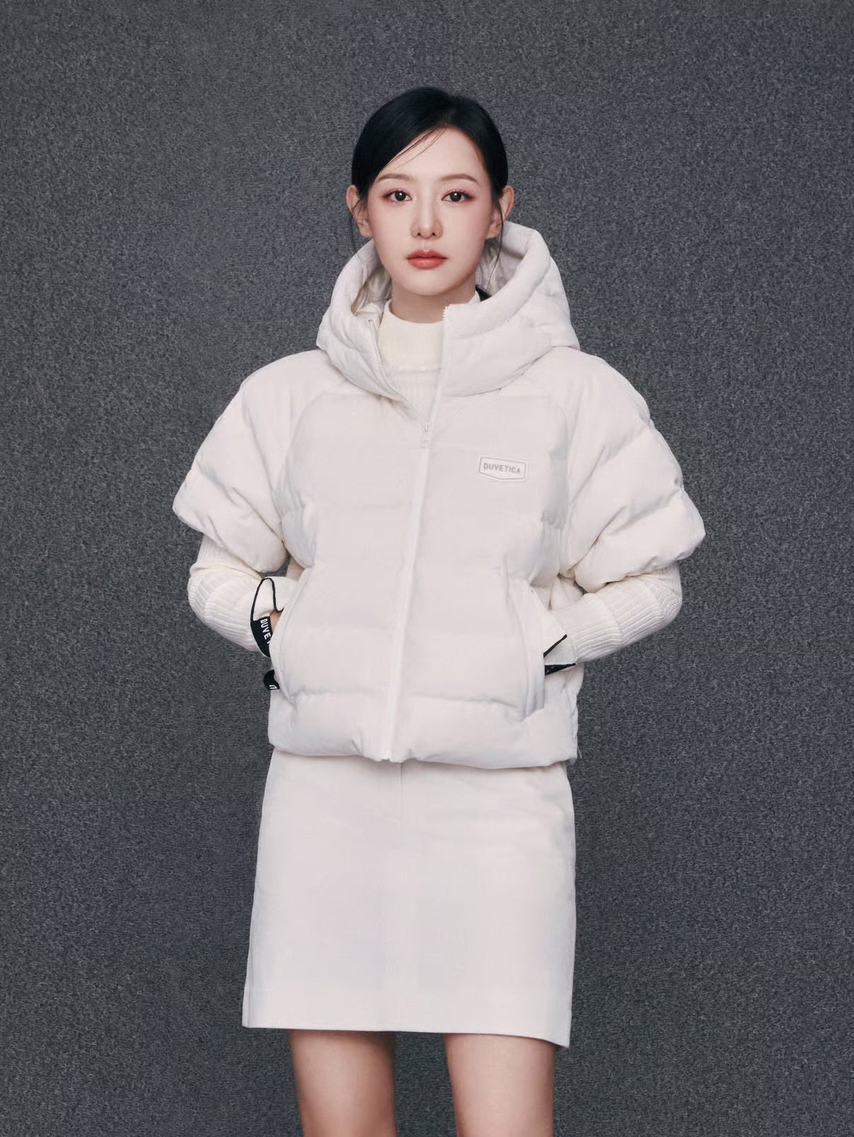 Behind-the-scenes cut of Kim Jiwon