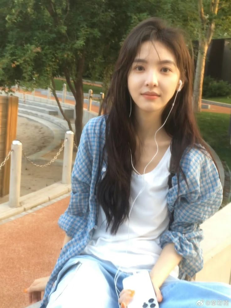 Behind-the-scenes cut of Zhang Ruonan
