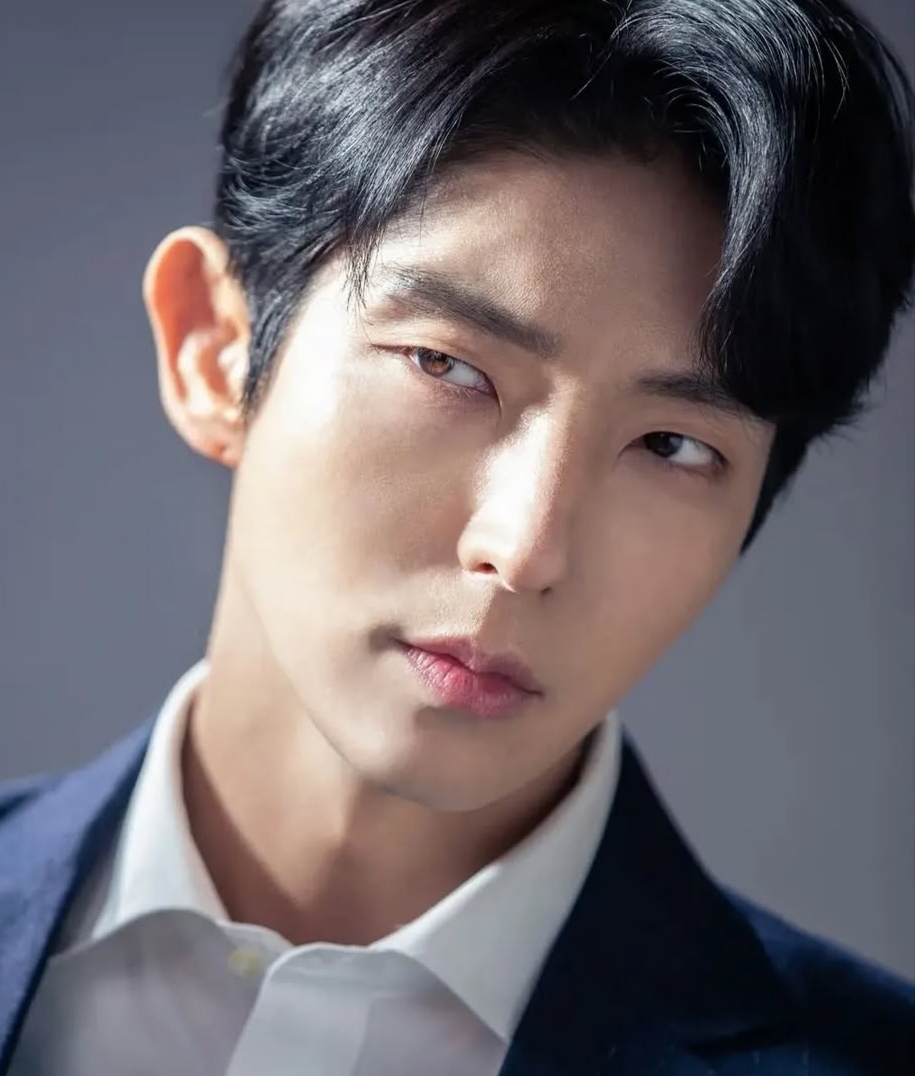 Latest photo of Lee Joongi