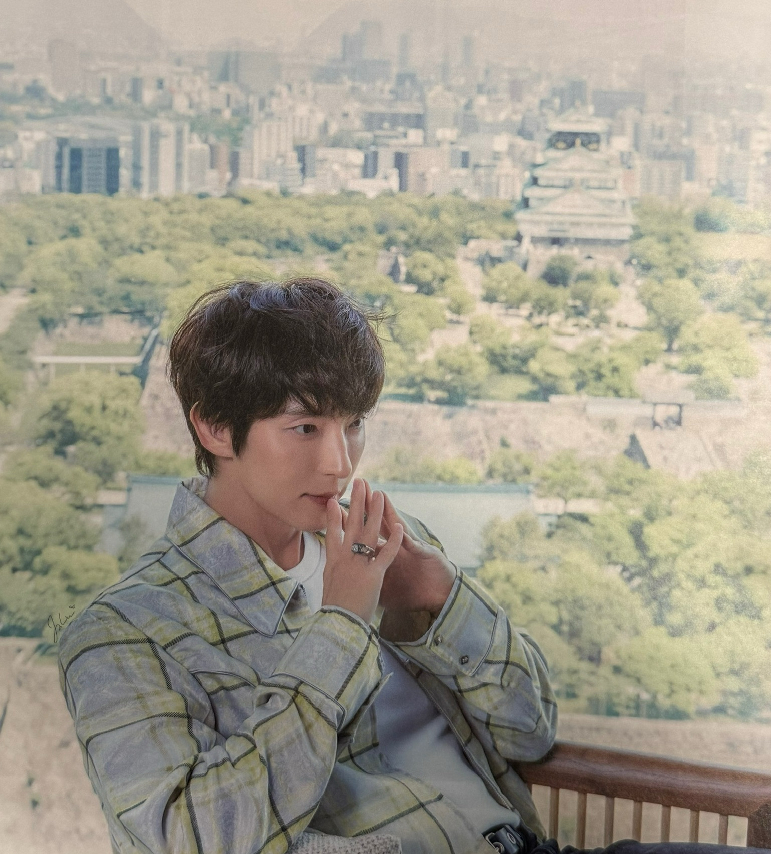 Behind-the-scenes cut of Lee Joongi