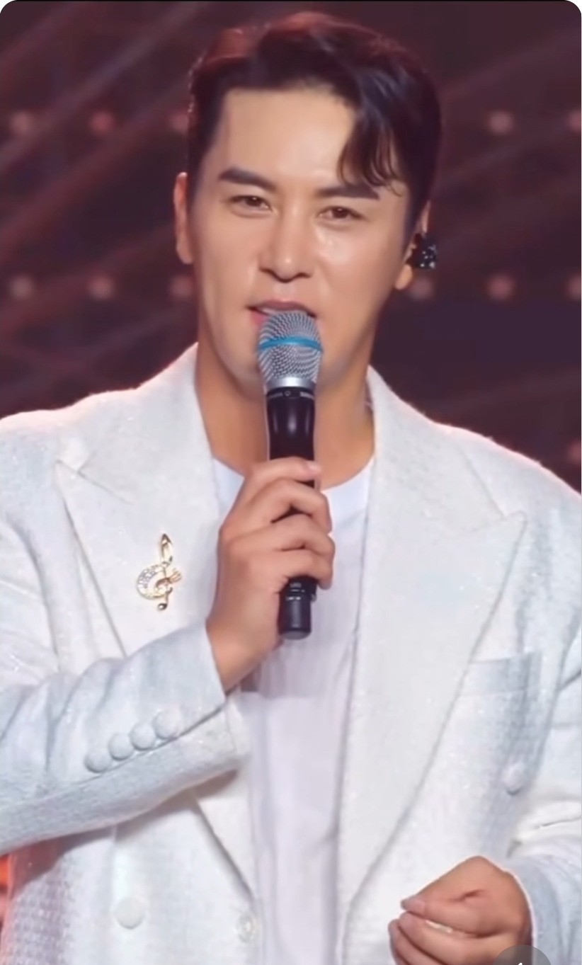 Emotional wallpaper shared by fans for Jang Minho