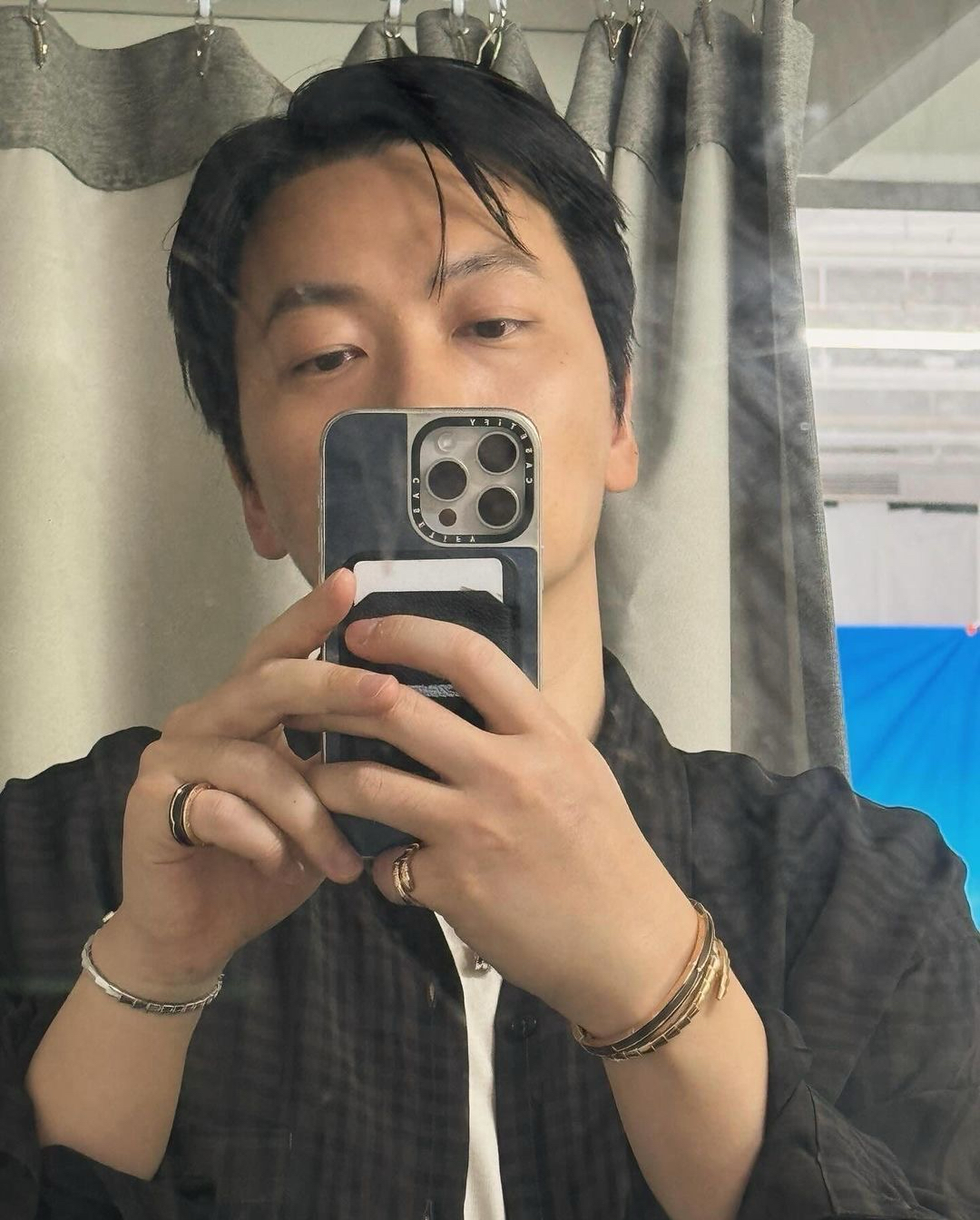 Behind-the-scenes cut of Lee Donghwi