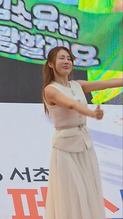 Cuplikan di balik layar dari Kim Soyou