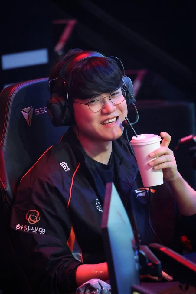 Behind-the-scenes cut of Gumayusi