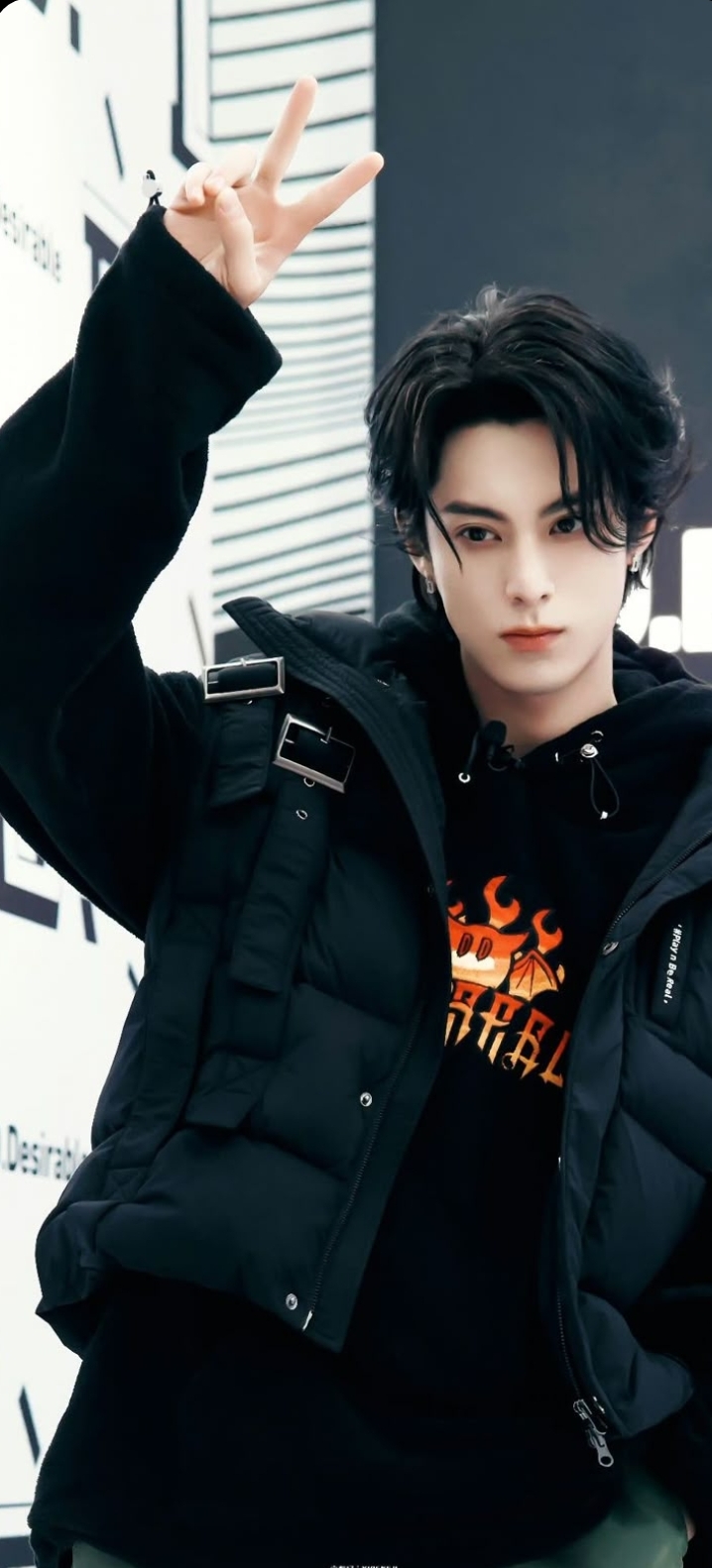 Emotional wallpaper shared by fans for Dylan Wang