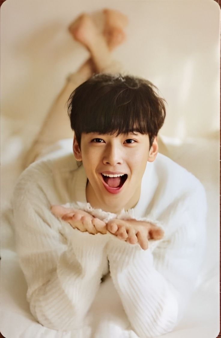 Foto kegiatan terbaru dari Cha Eunwoo