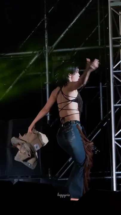 Behind-the-scenes cut of Aiki