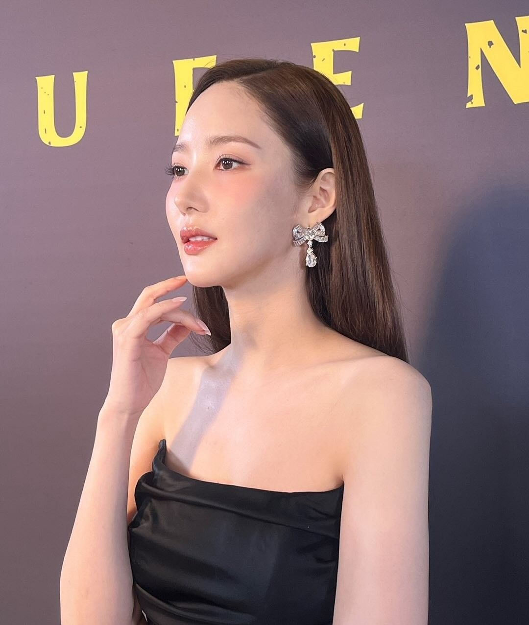 Behind-the-scenes cut of Park Minyoung