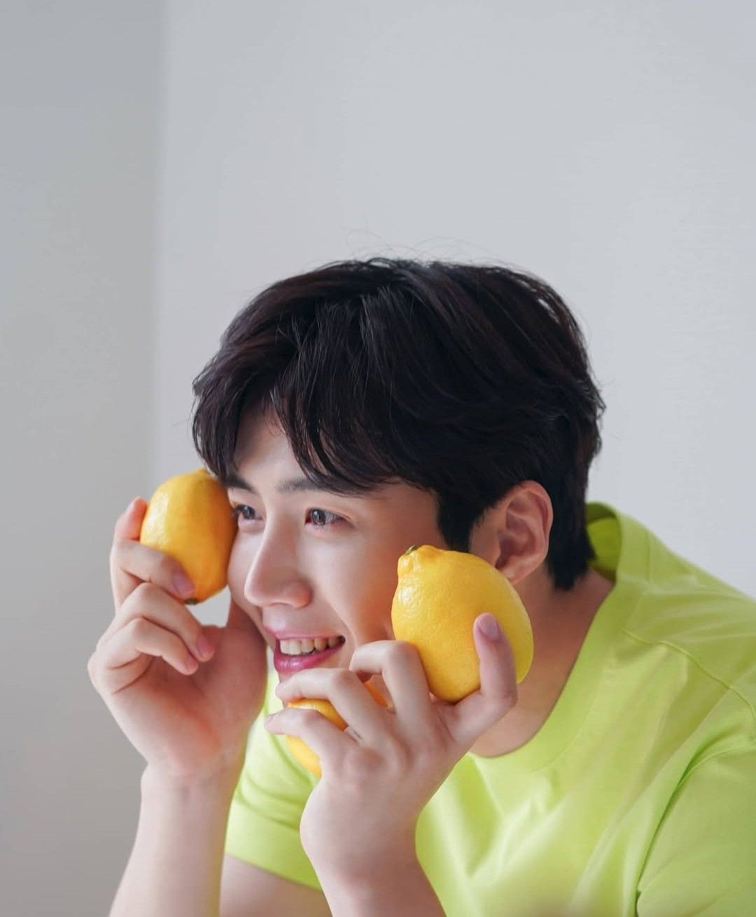 Behind-the-scenes cut of Kim Seonho
