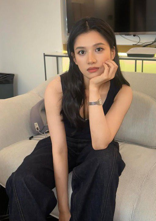 Behind-the-scenes cut of Jingyi Zhang