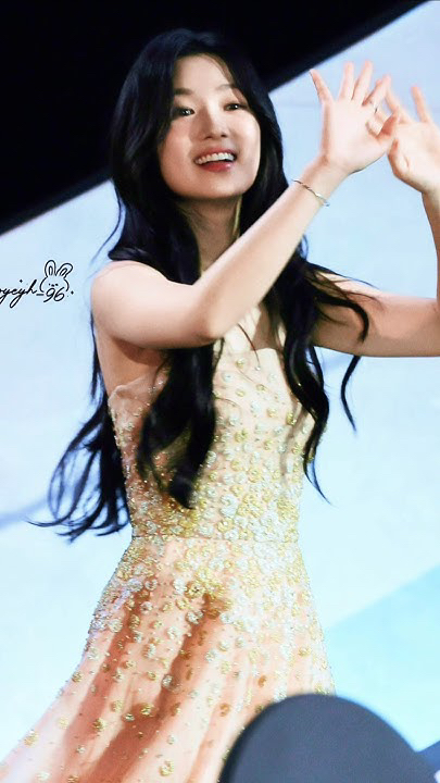 Behind-the-scenes cut of Kim Hyeyoon