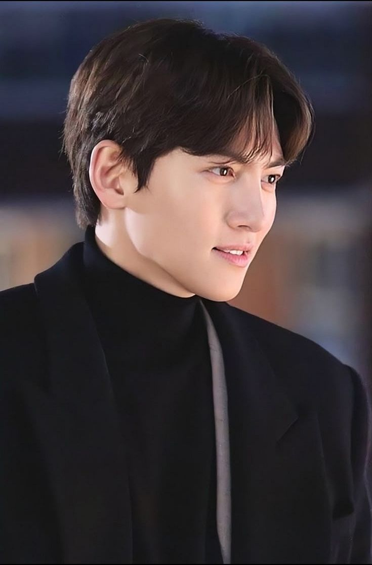 粉絲拍下的池昌旭瞬間