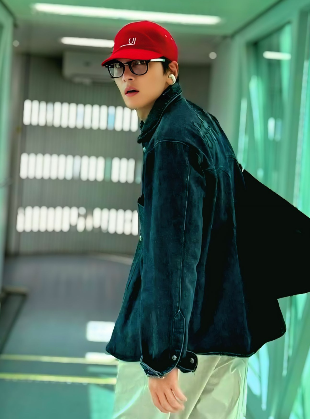 Behind-the-scenes cut of Ji Changwook