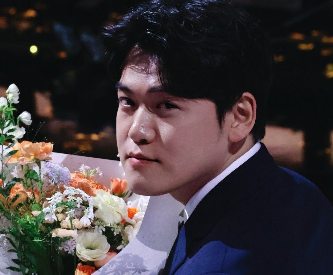 Behind-the-scenes cut of Gumayusi