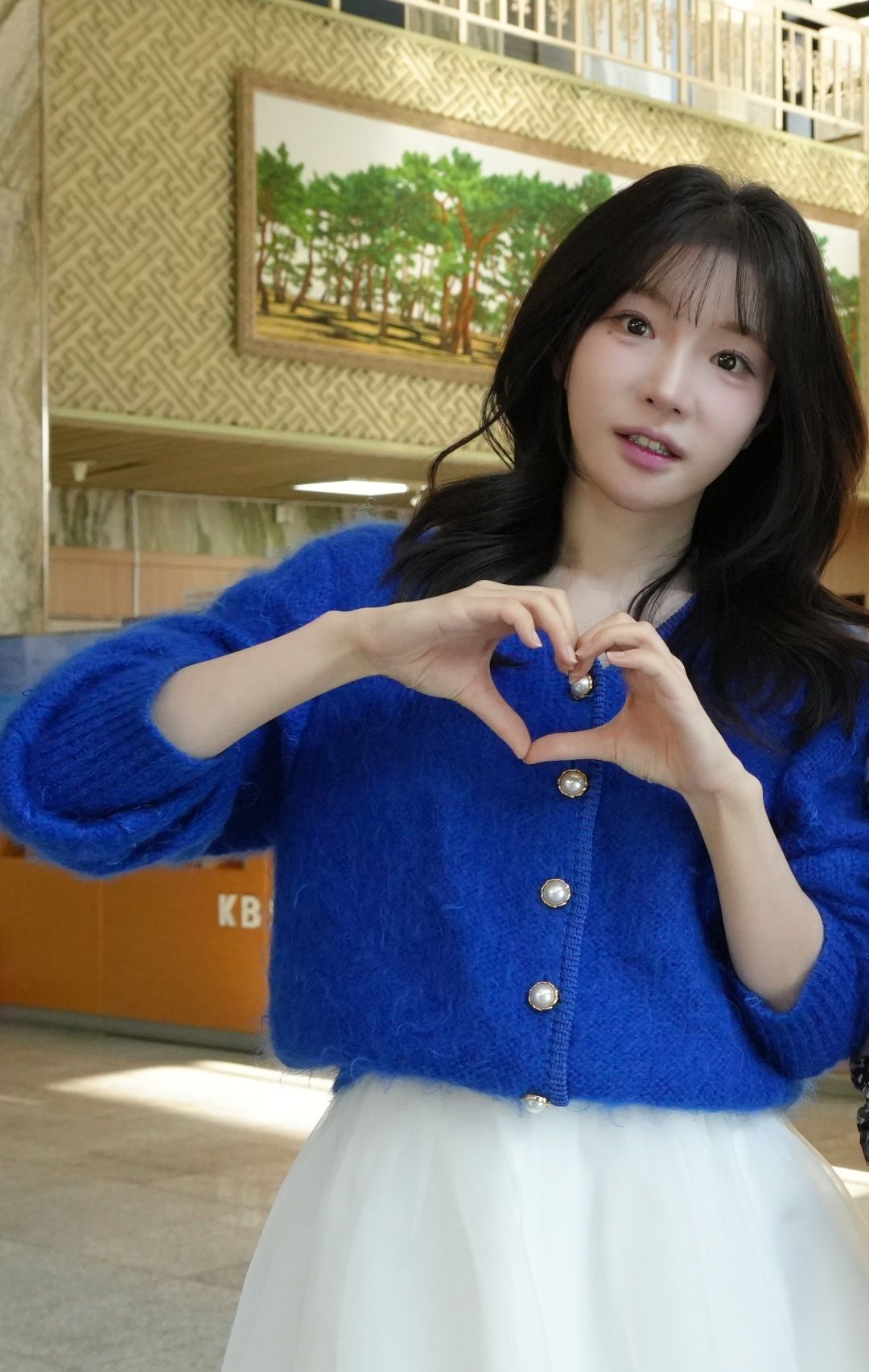 Behind-the-scenes cut of Yeon Yuri