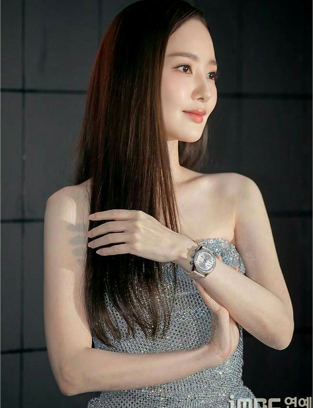 Behind-the-scenes cut of Park Minyoung