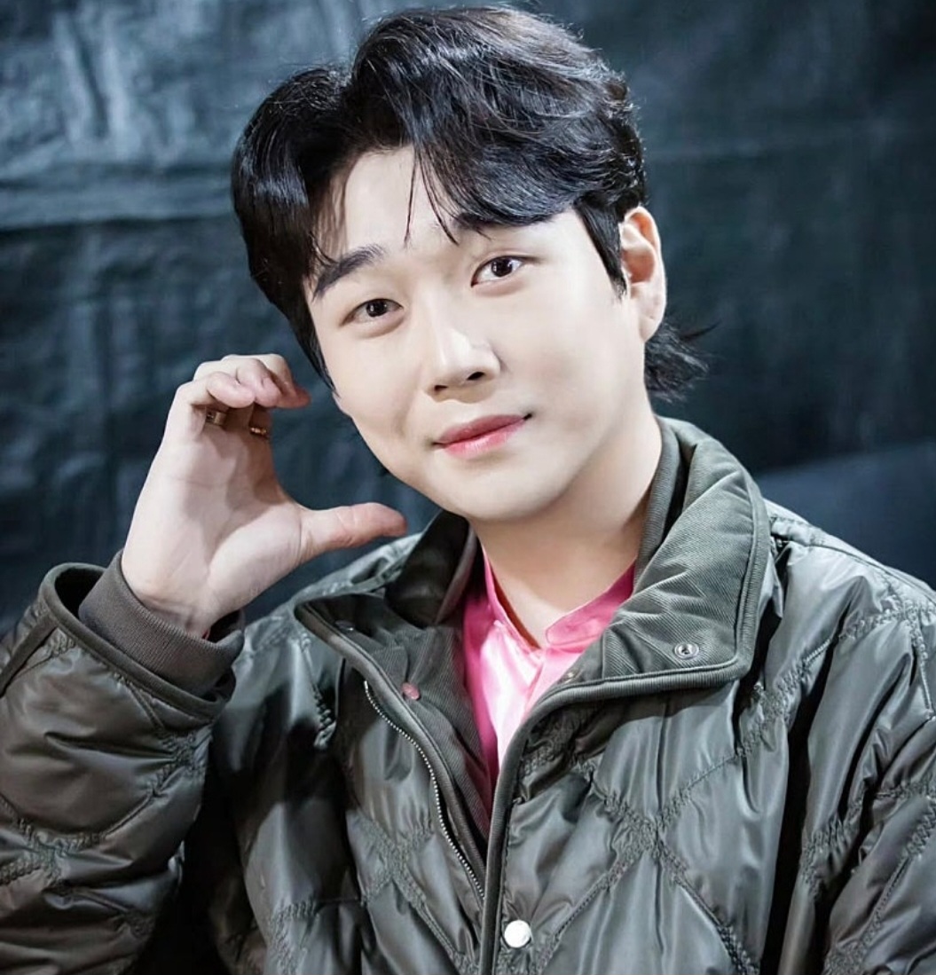 Behind-the-scenes cut of Hwang Youngwoong
