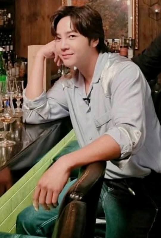 Latest photo of Jang Geunsuk