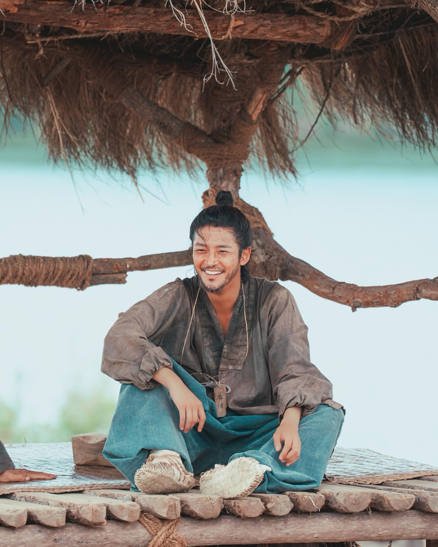 로운의 비하인드 컷