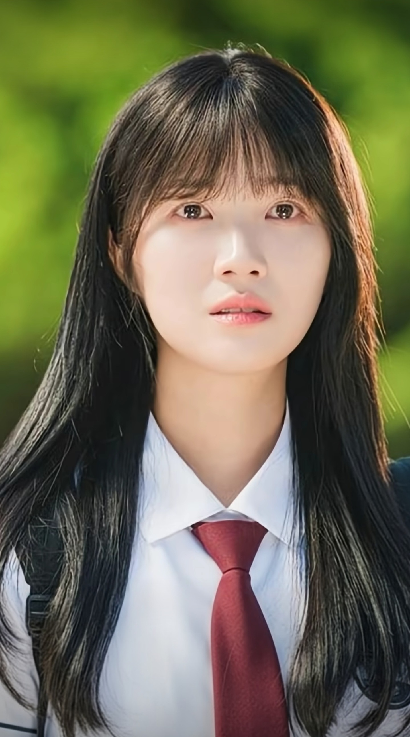 Behind-the-scenes cut of Kim Hyeyoon