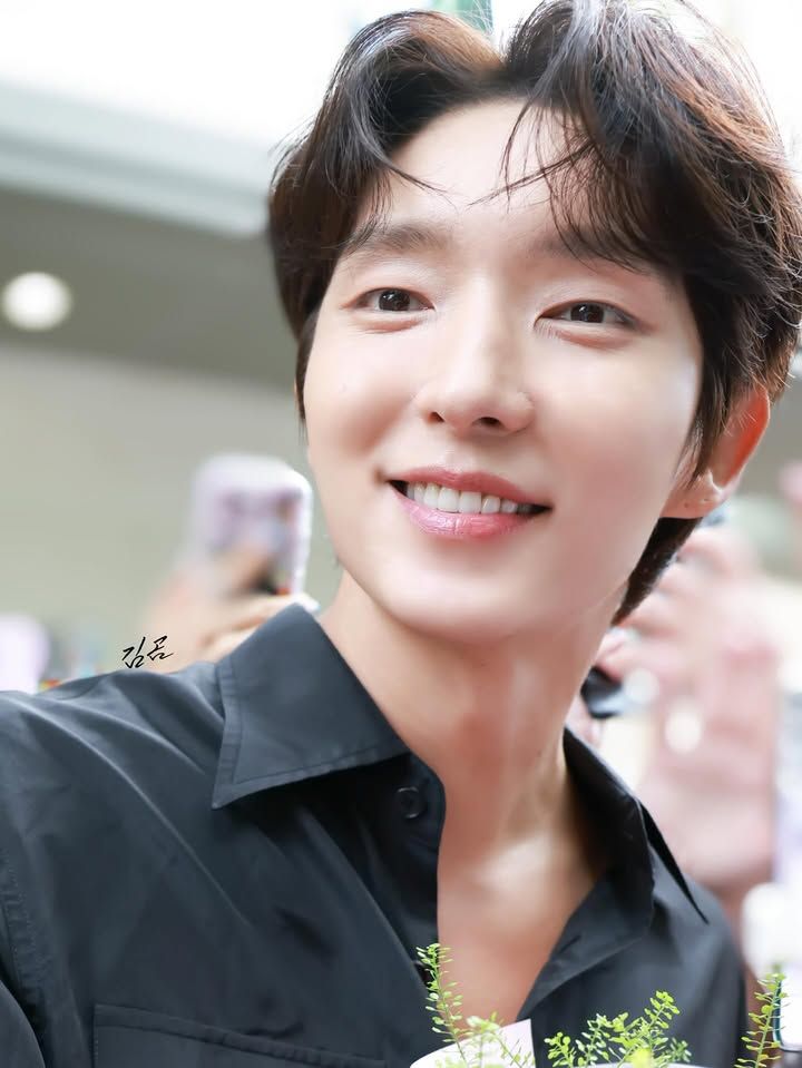 Behind-the-scenes cut of Lee Joongi