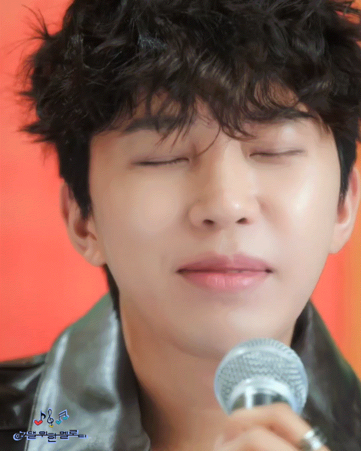 A moment captured by a fan of Lim Youngwoong