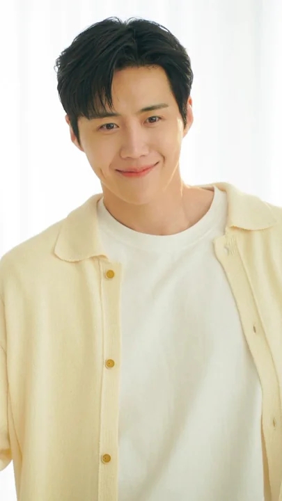 Behind-the-scenes cut of Kim Seonho