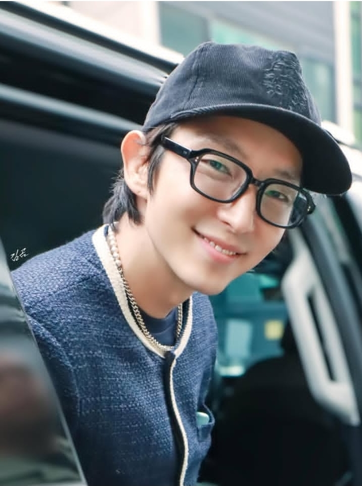 Latest photo of Lee Joongi