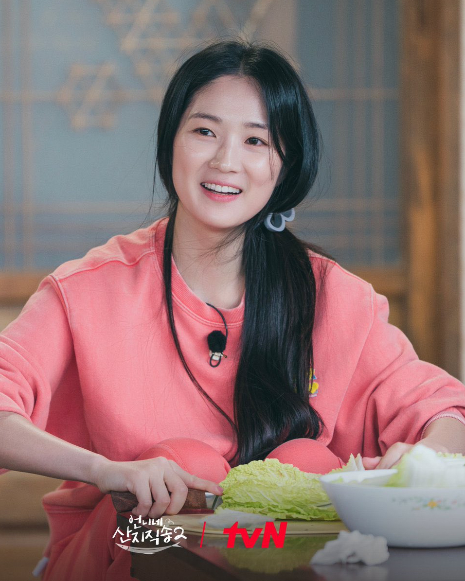 Behind-the-scenes cut of Kim Hyeyoon