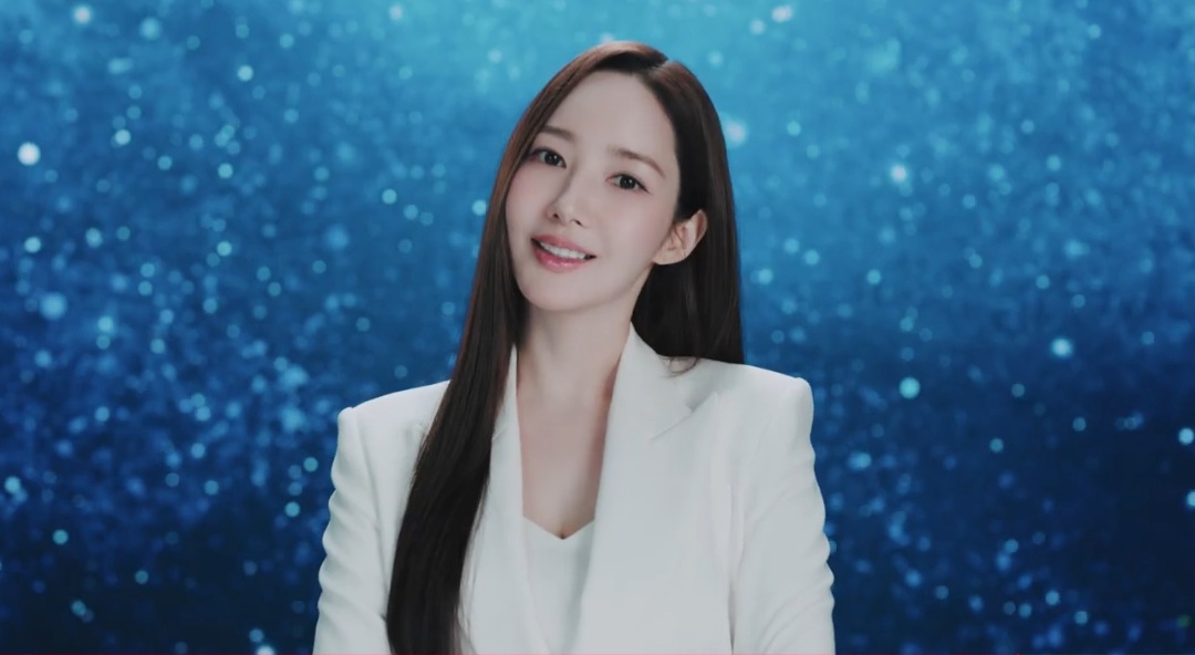Behind-the-scenes cut of Park Minyoung