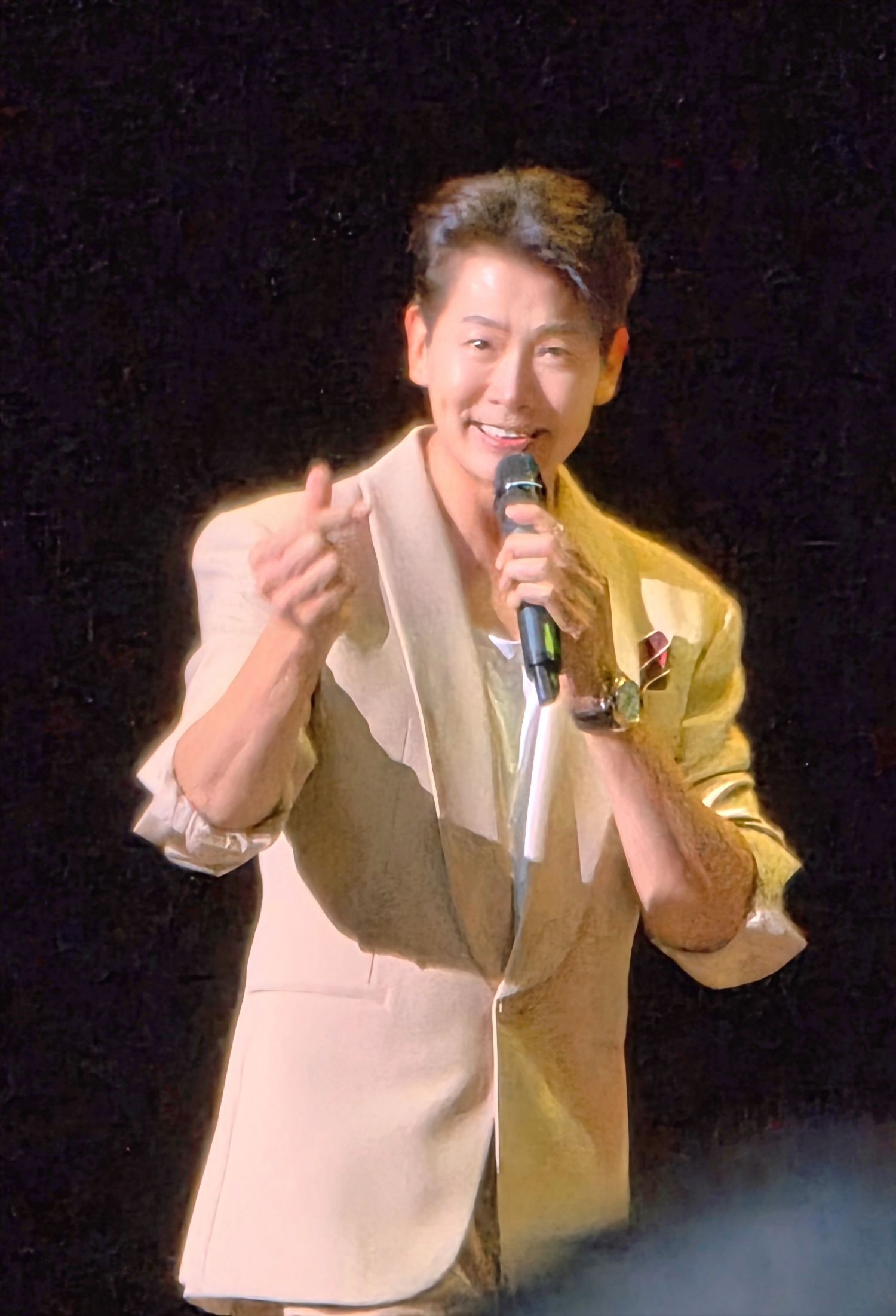 Behind-the-scenes cut of Kim Yongpil