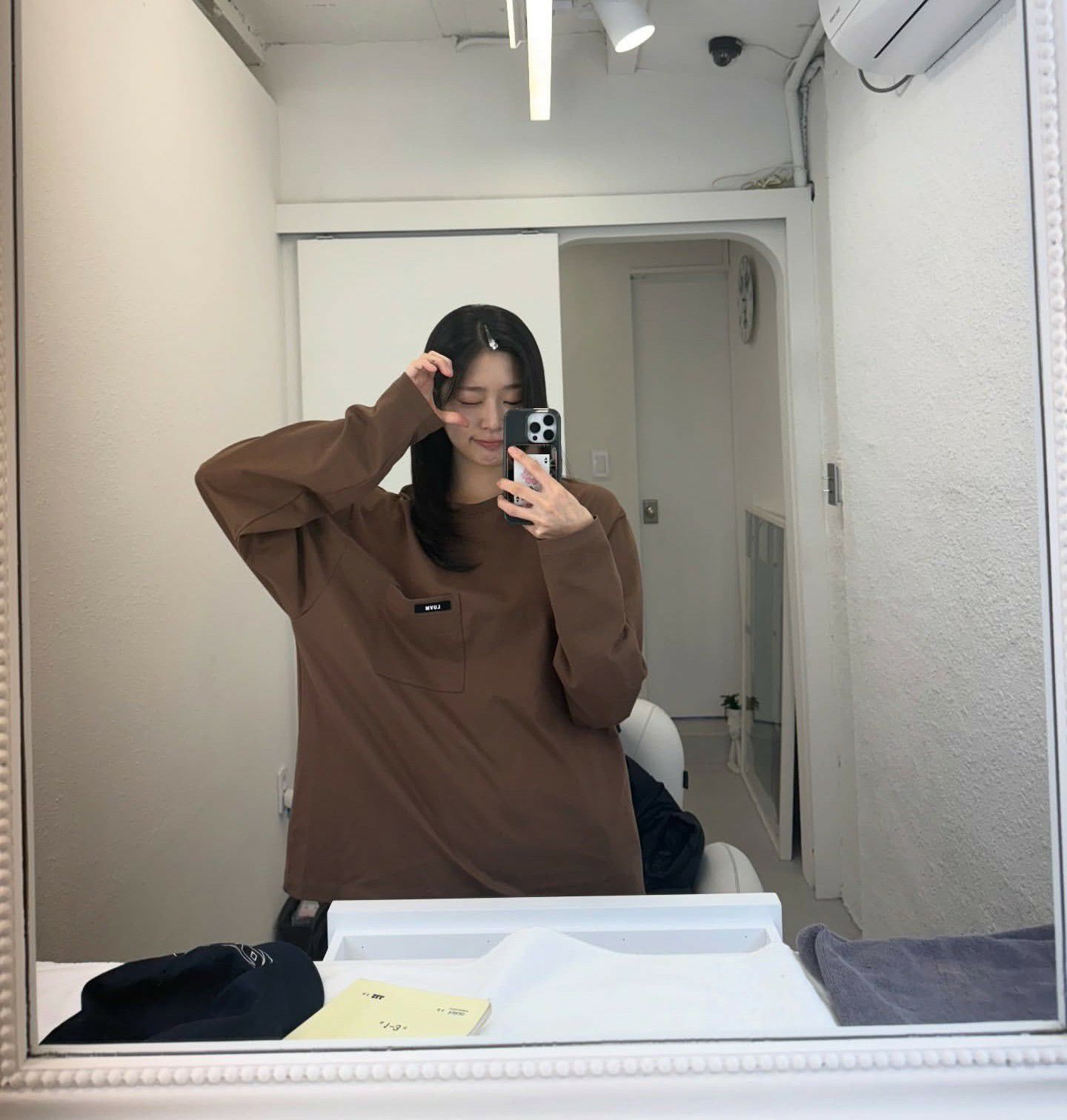 Behind-the-scenes cut of Kim Minju