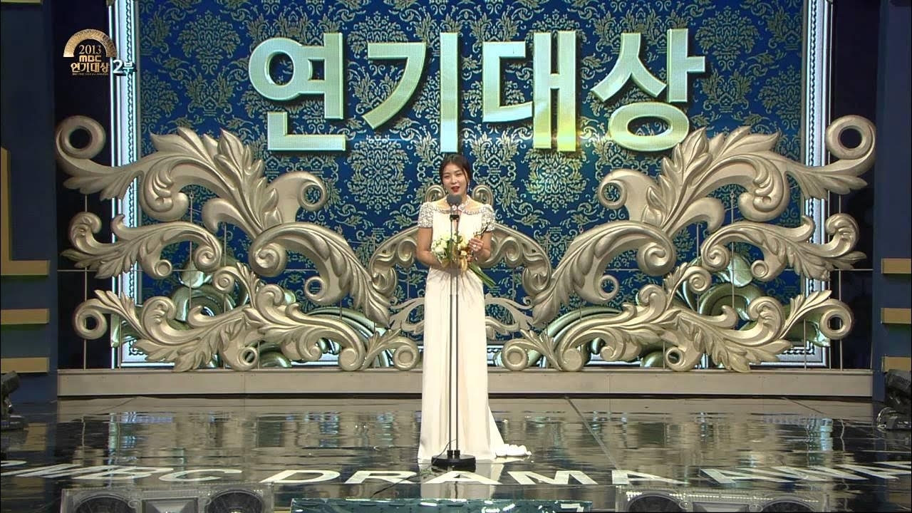 Behind-the-scenes cut of Ha Jiwon