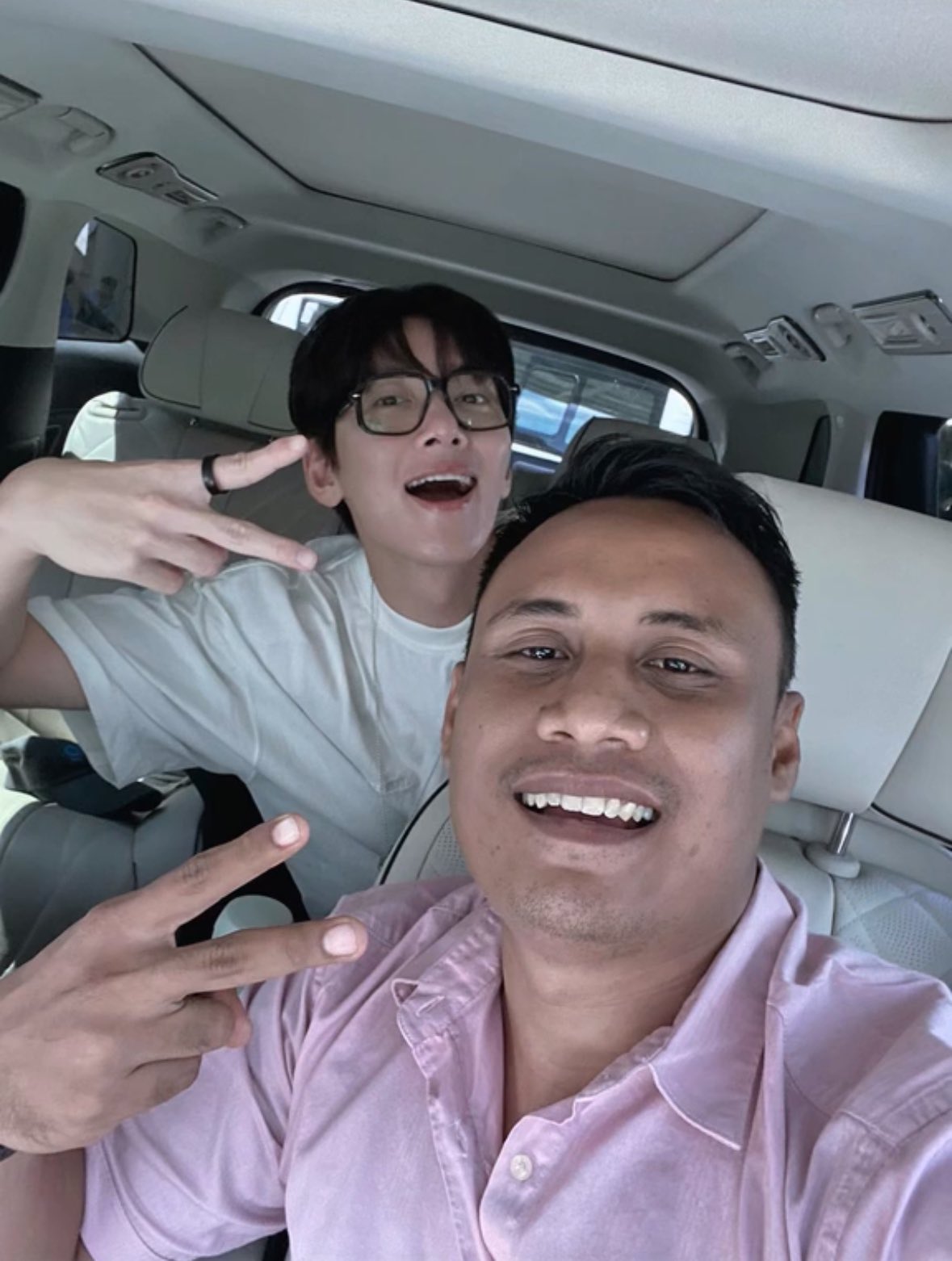 Behind-the-scenes cut of Ji Changwook