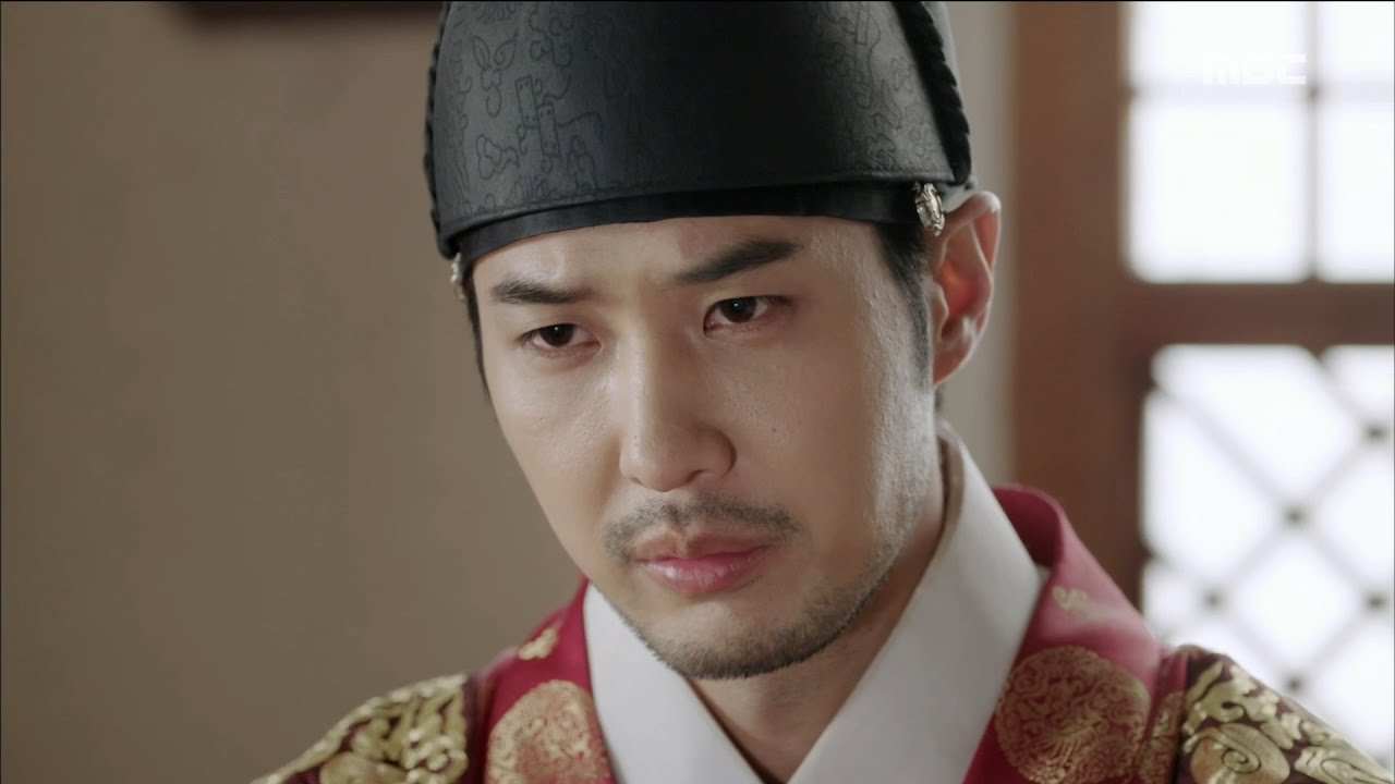 A moment captured by a fan of Yoon Kyunsang