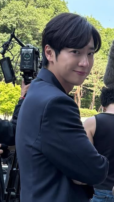 Lee Sangyeob background image recommended by Choeaedol Celeb fandom