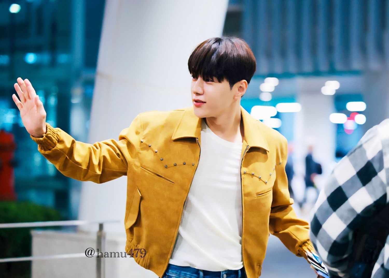 Latest photo of Kim Myungsoo (L)