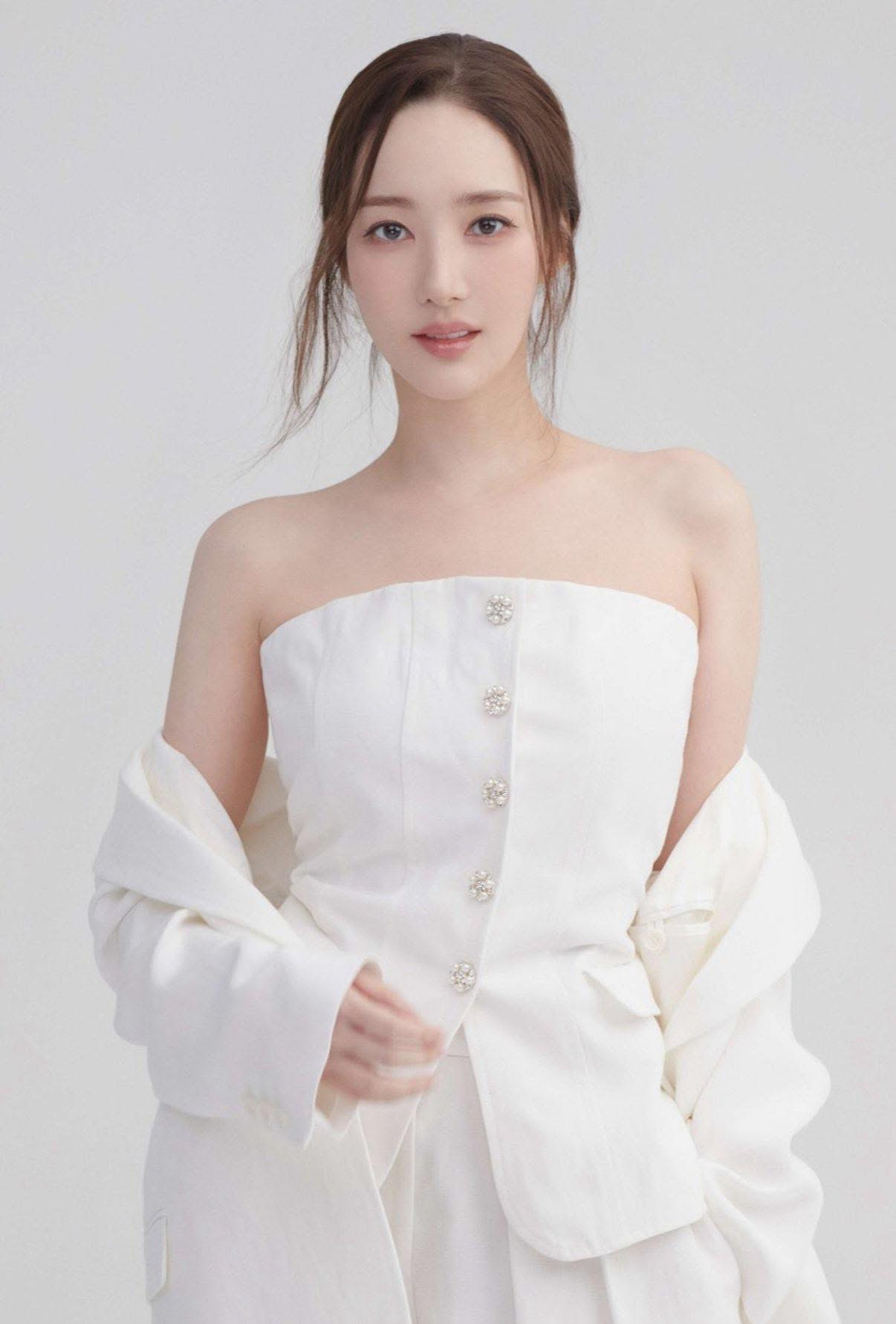 Foto terbaru dari Park Minyoung