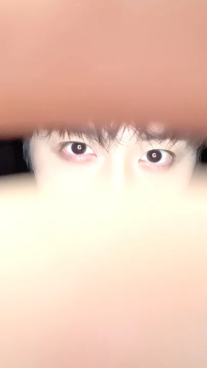 A moment captured by a fan of Chani