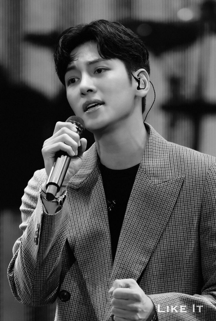 粉丝拍下的池昌旭瞬间