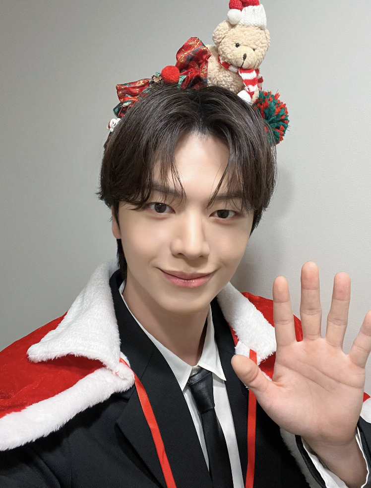 Behind-the-scenes cut of Yook Sungjae